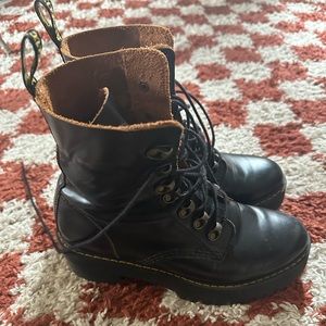 Dr martens leona lace up boot size 8